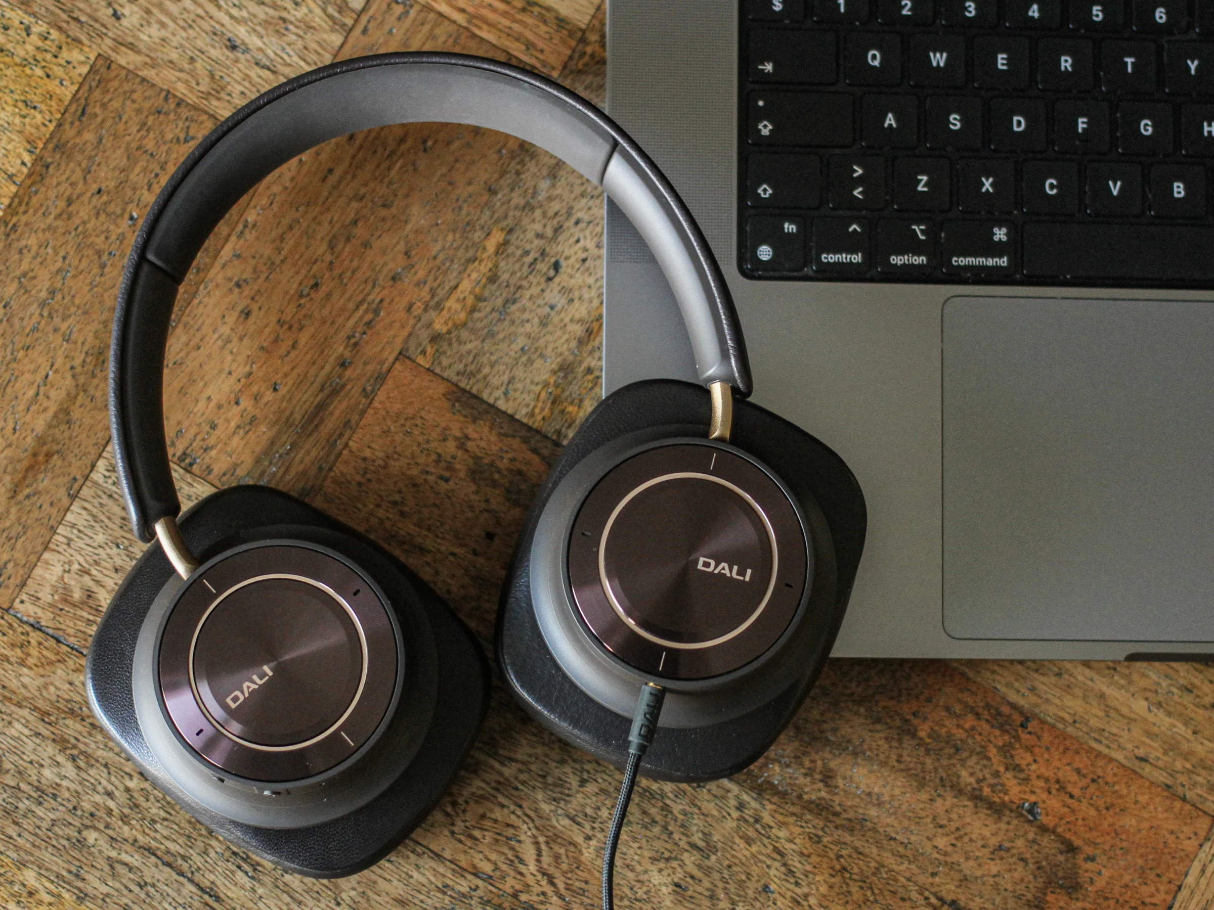 Dali IO-12 Wireless Active Noise Cancelling Headphones - Image 11