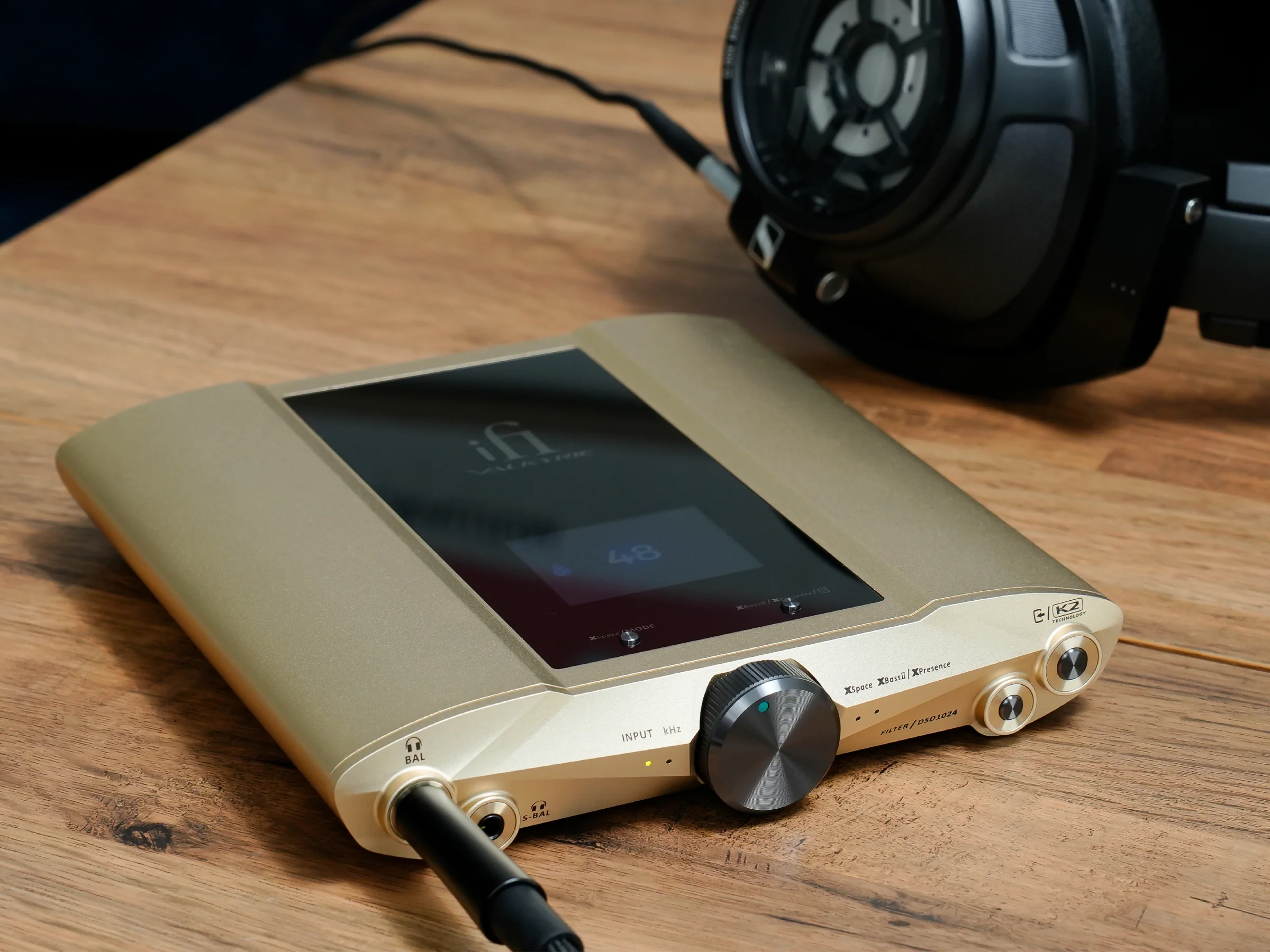 iFi iDSD Valkyrie with Meze Poet Headphone System - Image 11