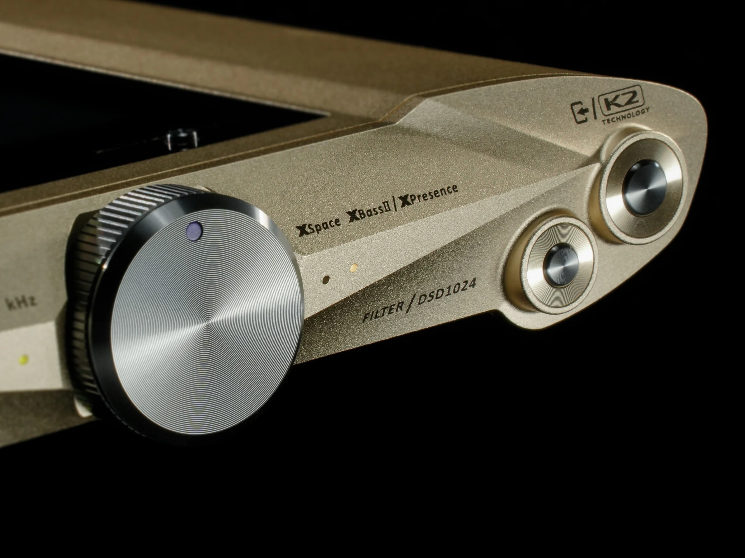 iFi iDSD Valkyrie with Meze Poet Headphone System - Image 17