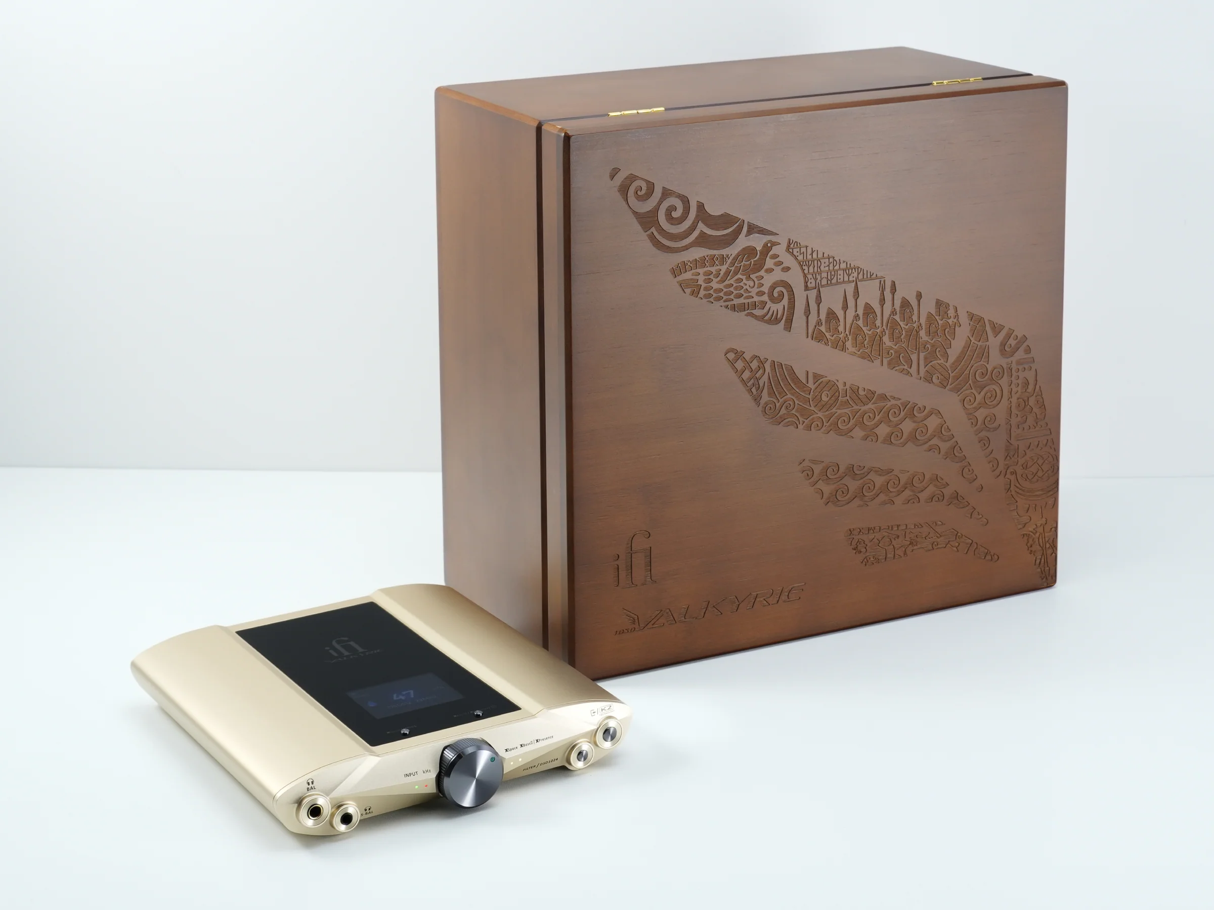iFi iDSD Valkyrie with Meze Poet Headphone System - Image 21