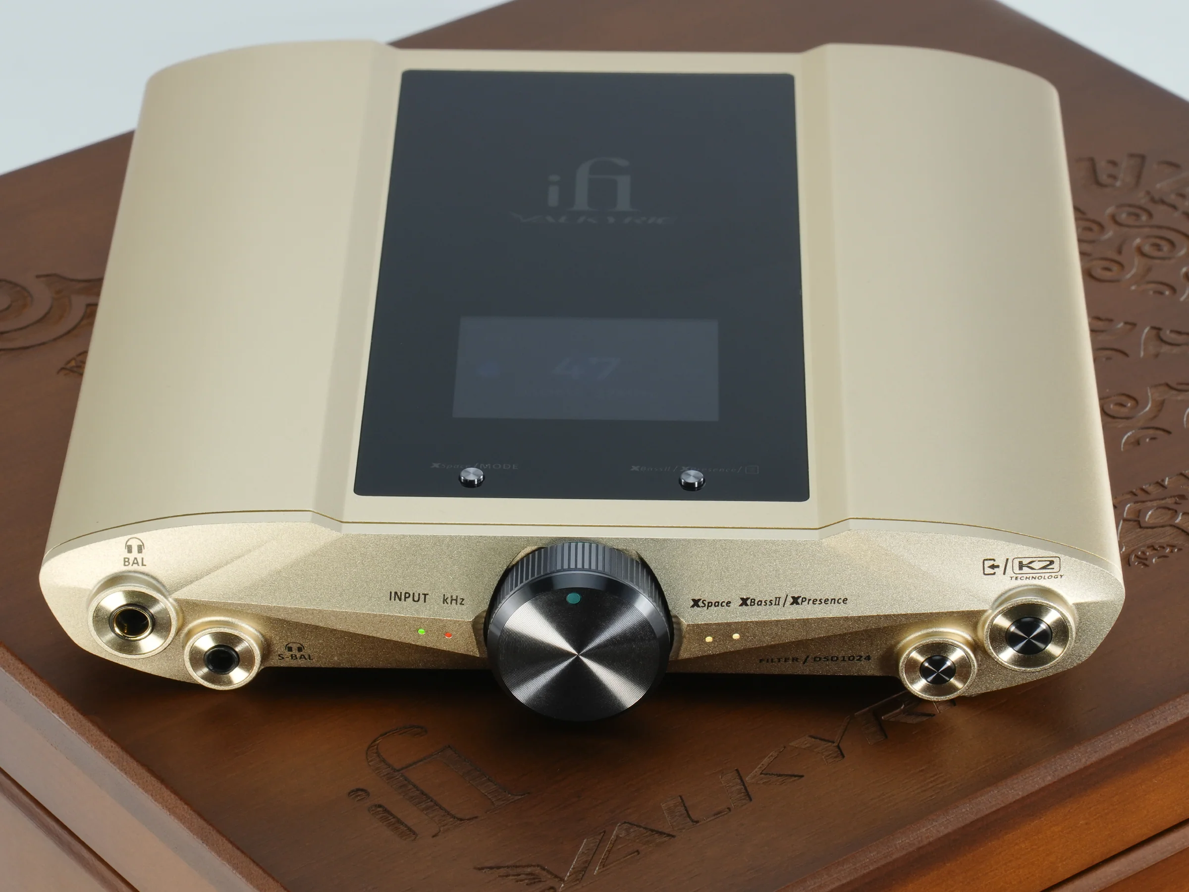 iFi iDSD Valkyrie with Meze Poet Headphone System - Image 22