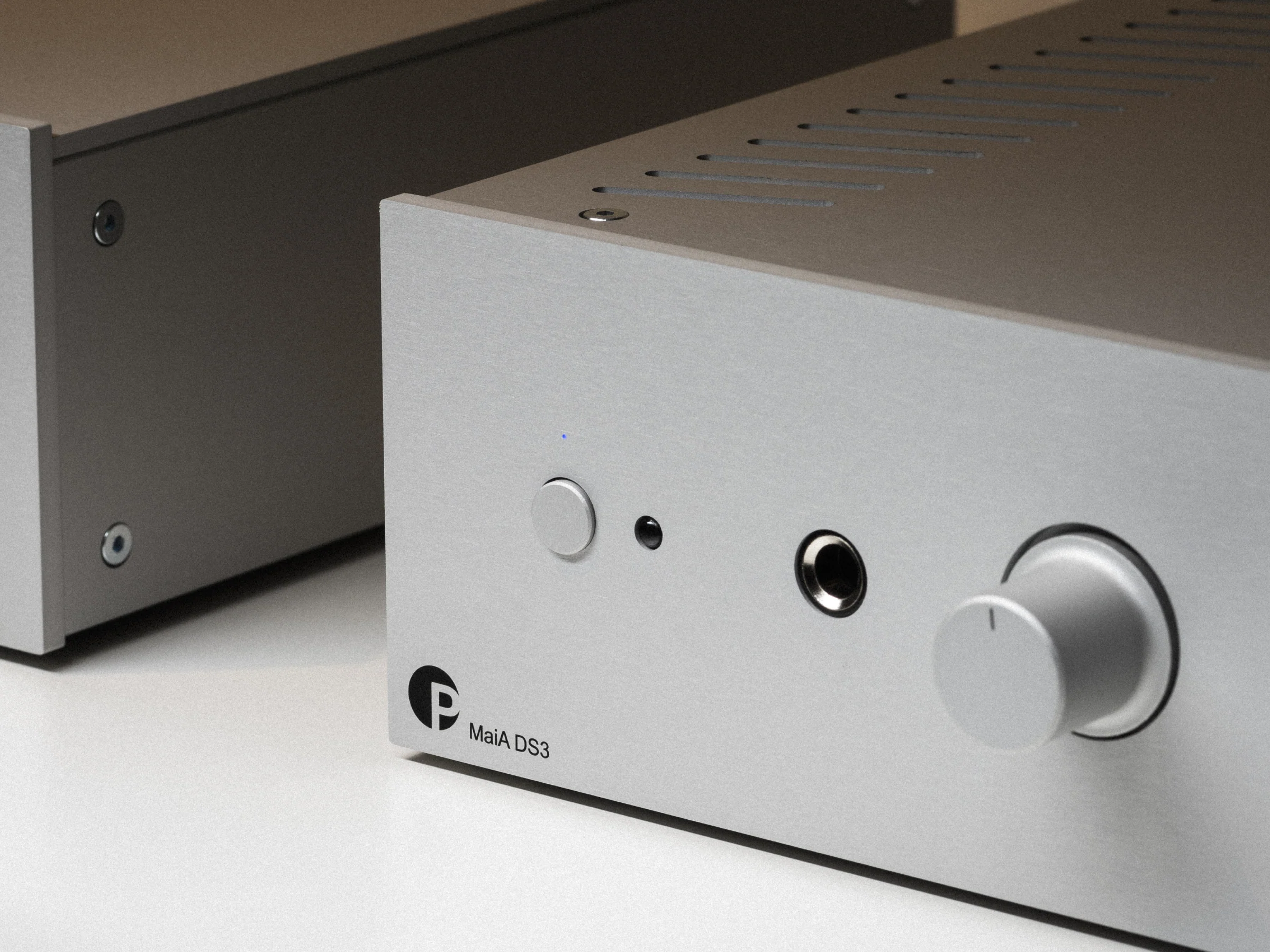 Pro-Ject Maia DS3 Integrated Amplifier - Image 4