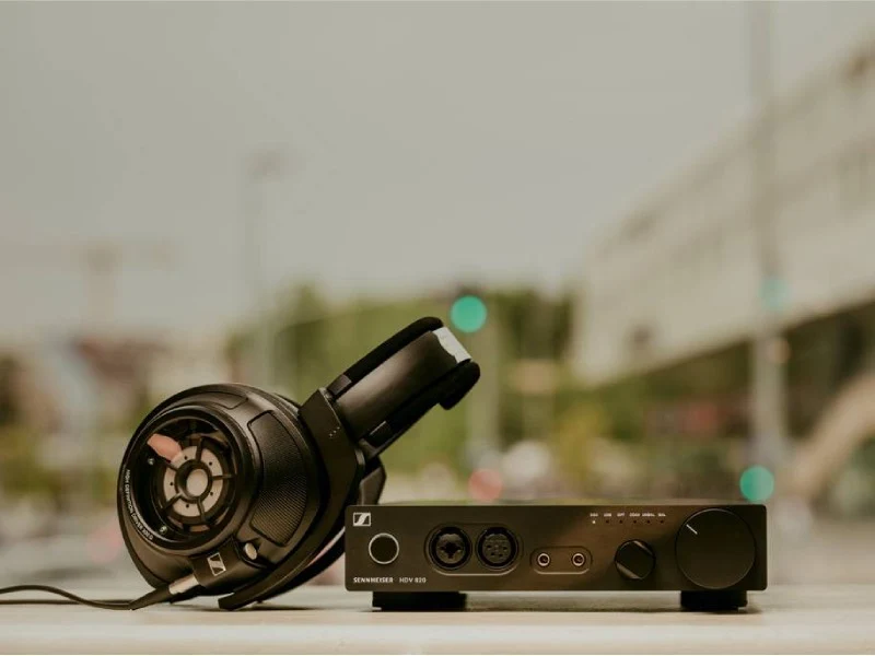 Sennheiser HD 820 & HDV 820 Reference Headphone & Amplifier System - Image 4